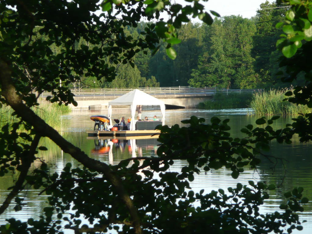 Skogis Bed & Breakfast Katrineholm Bagian luar foto
