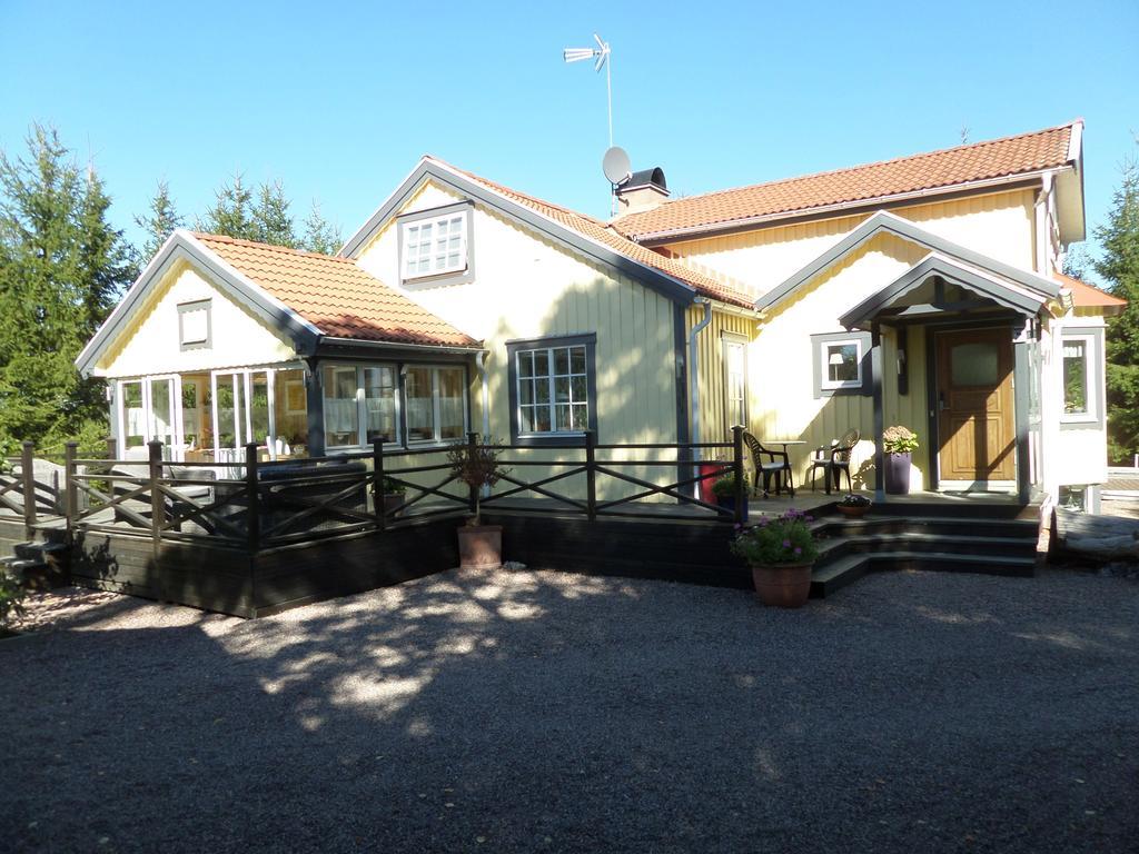 Skogis Bed & Breakfast Katrineholm Bagian luar foto