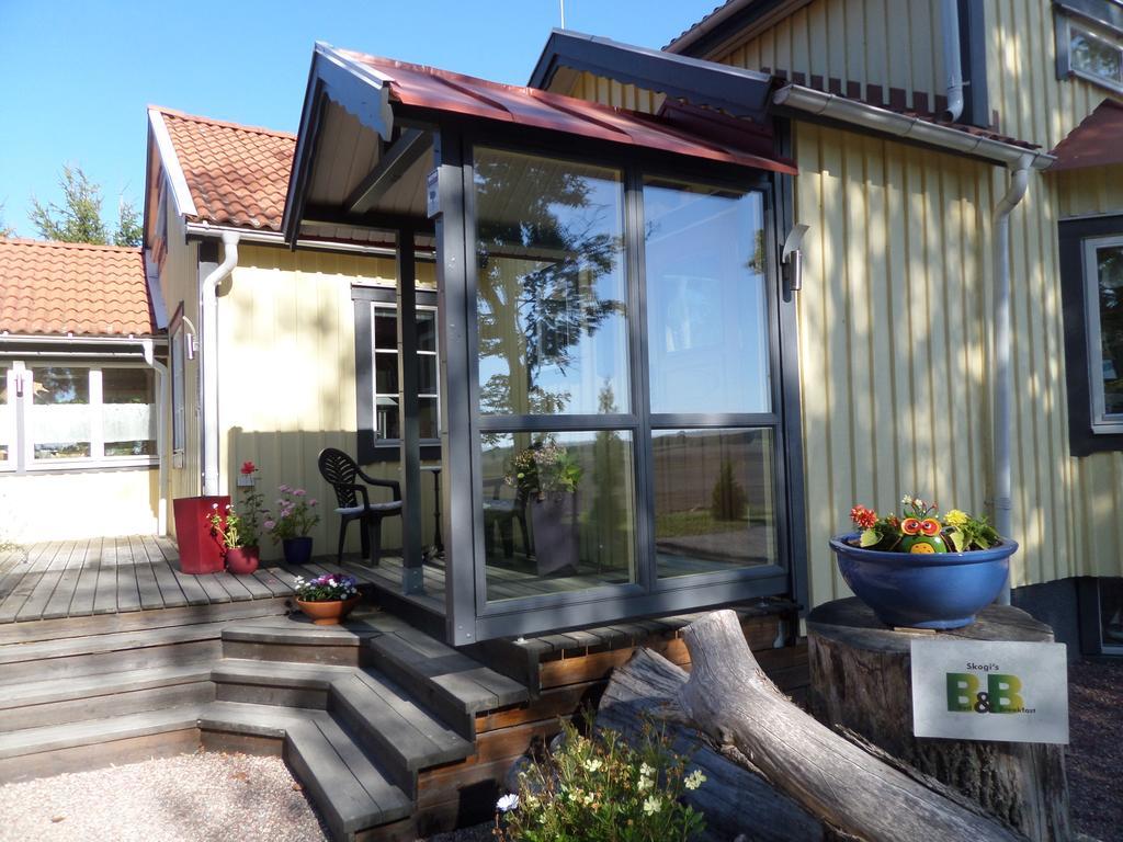 Skogis Bed & Breakfast Katrineholm Bagian luar foto
