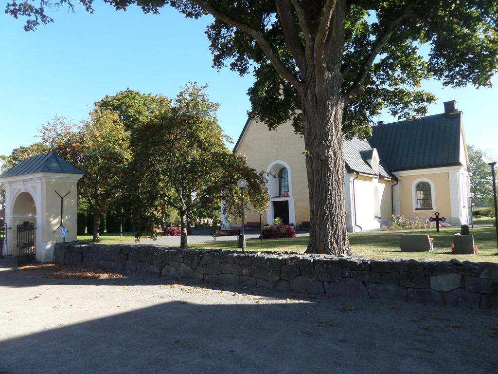 Skogis Bed & Breakfast Katrineholm Bagian luar foto