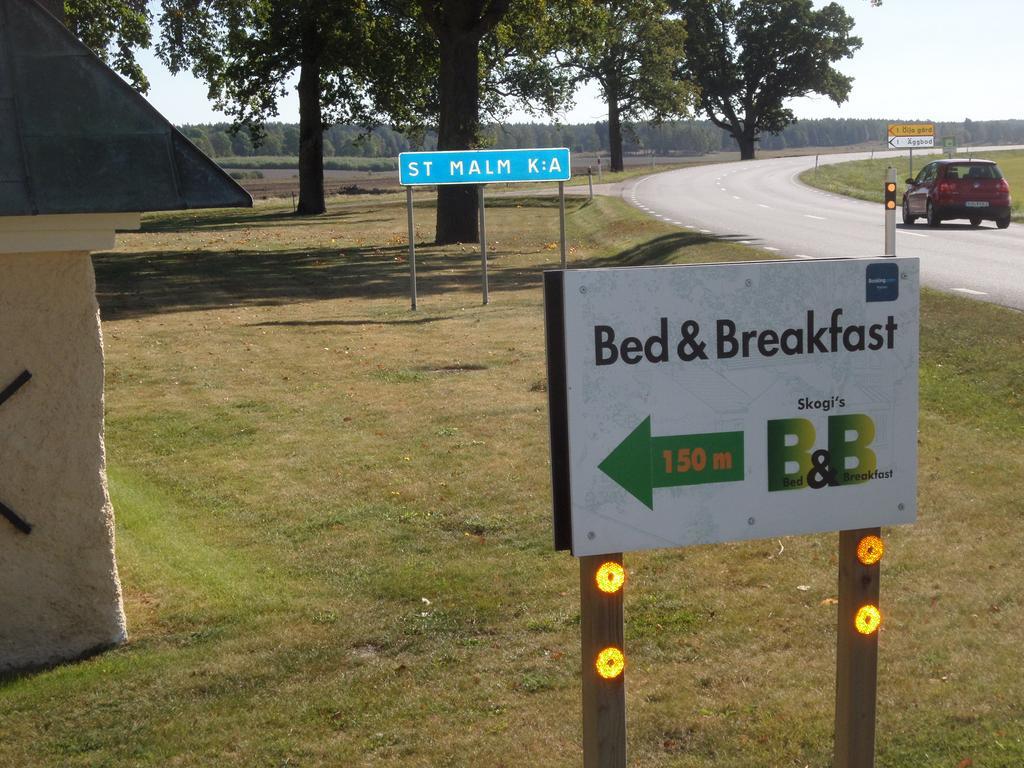 Skogis Bed & Breakfast Katrineholm Bagian luar foto