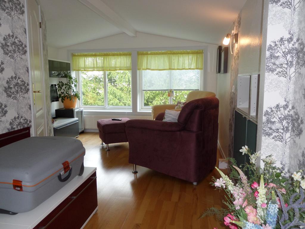 Skogis Bed & Breakfast Katrineholm Bagian luar foto